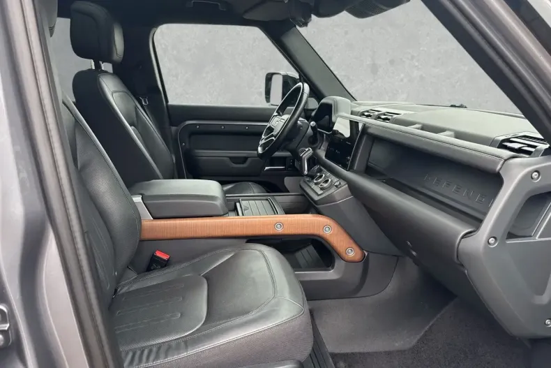 Land Rover Defender din 2023 cu 44.848 km - oferta LAN118431 - foto 3