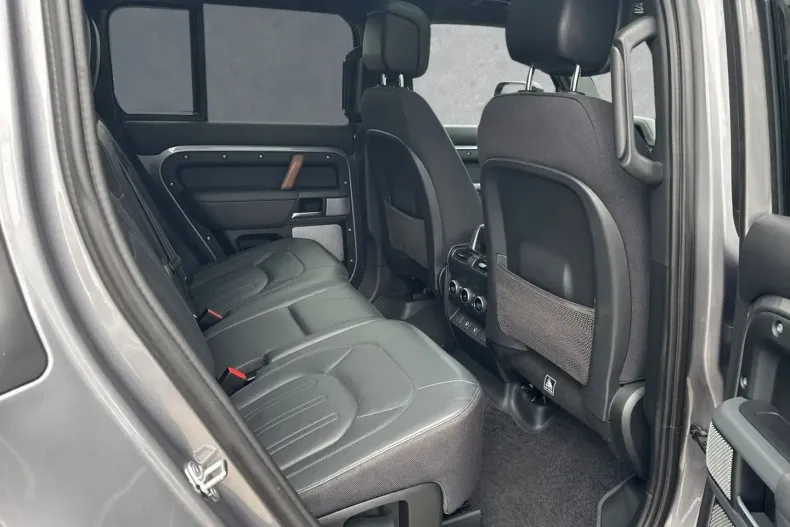 Land Rover Defender din 2023 cu 44.848 km - oferta LAN118431 - foto 5