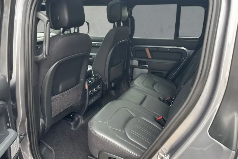 Land Rover Defender din 2023 cu 44.848 km - oferta LAN118431 - foto 14