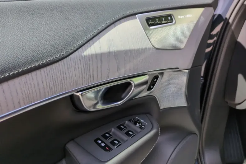 Volvo XC90 din 2024 cu 24.100 km - oferta VOL118456 - foto 8