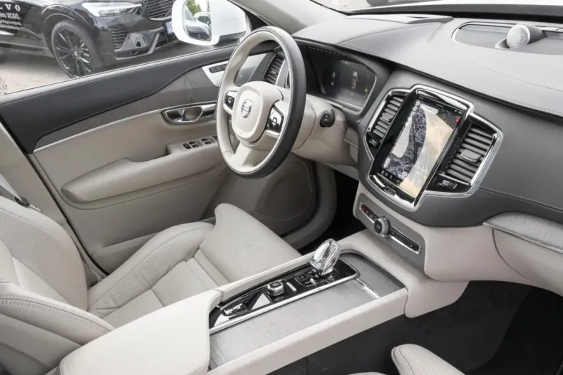 Volvo XC90 din 2022 cu 64.317 km - oferta VOL118457 - foto 1