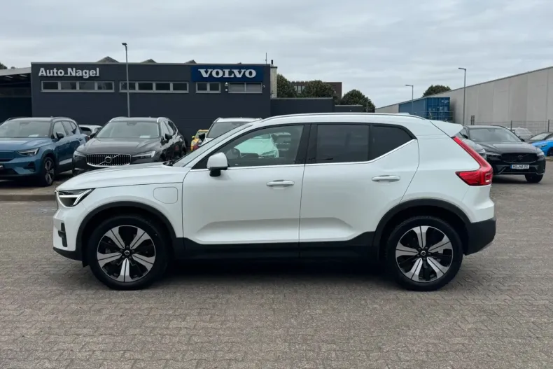Volvo XC40 din 2022 cu 62.635 km - oferta VOL118464 - foto 3