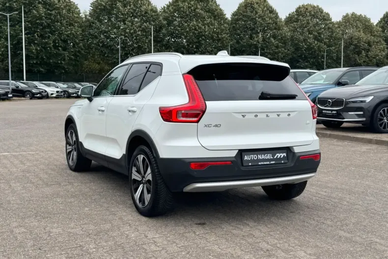 Volvo XC40 din 2022 cu 62.635 km - oferta VOL118464 - foto 4