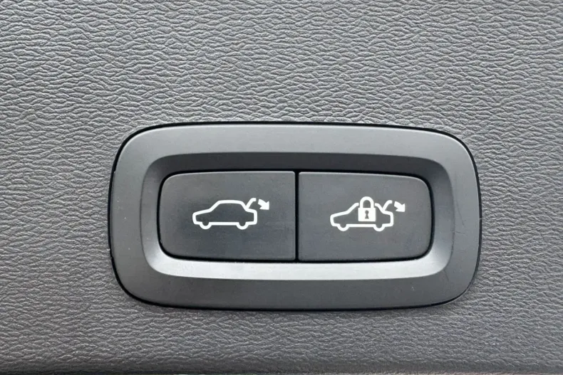 Volvo XC40 din 2022 cu 62.635 km - oferta VOL118464 - foto 8