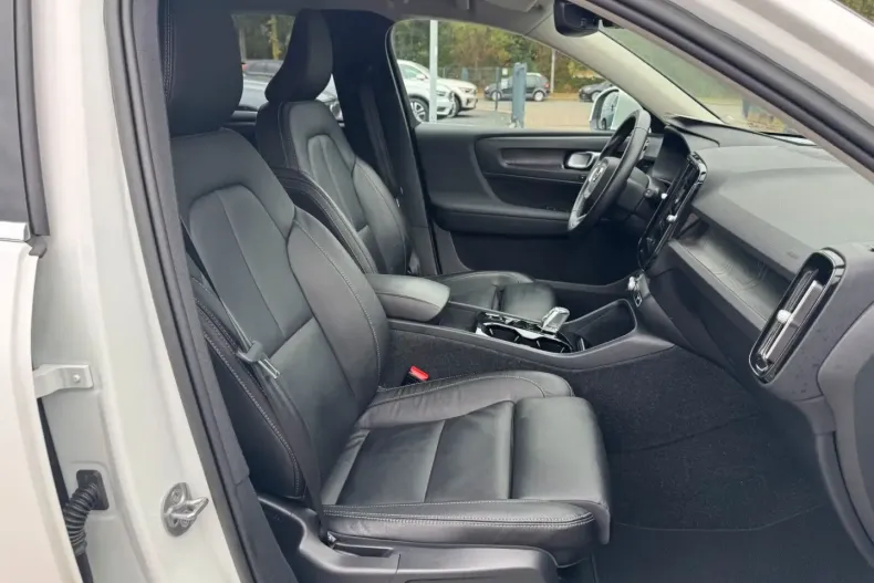 Volvo XC40 din 2022 cu 62.635 km - oferta VOL118464 - foto 12
