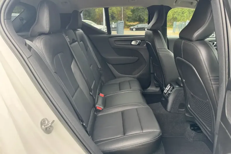 Volvo XC40 din 2022 cu 62.635 km - oferta VOL118464 - foto 13