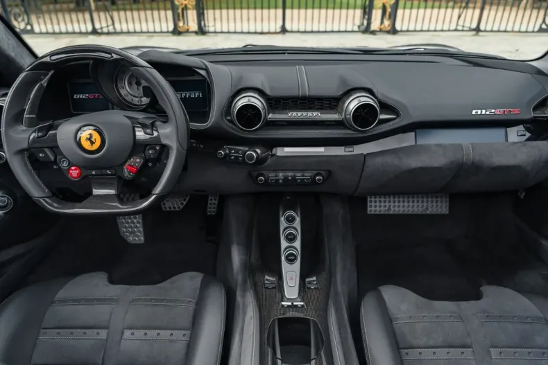 Ferrari 812 din 2023 cu 9.500 km - oferta FER118509 - foto 8