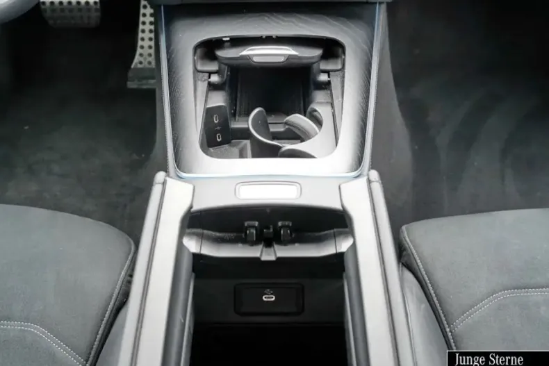 Mercedes-Benz E 200 din 2024 cu 44.101 km - oferta MER118527 - foto 11