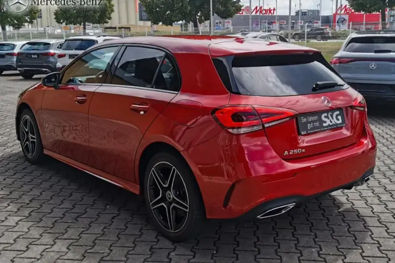 Mercedes-Benz A 250 din 2022 cu 23.330 km - oferta MER118534 - foto 4