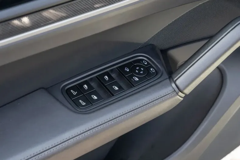 Porsche Cayenne din 2024 cu 29.800 km - oferta POR118541 - foto 21