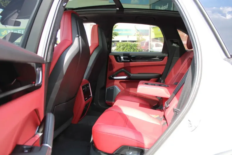 Porsche Cayenne din 2023 cu 42.500 km - oferta POR118544 - foto 17