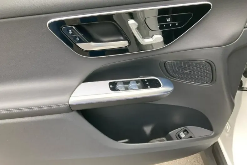 Mercedes-Benz GLC 300 din 2024 cu 10.289 km - oferta MER118559 - foto 7