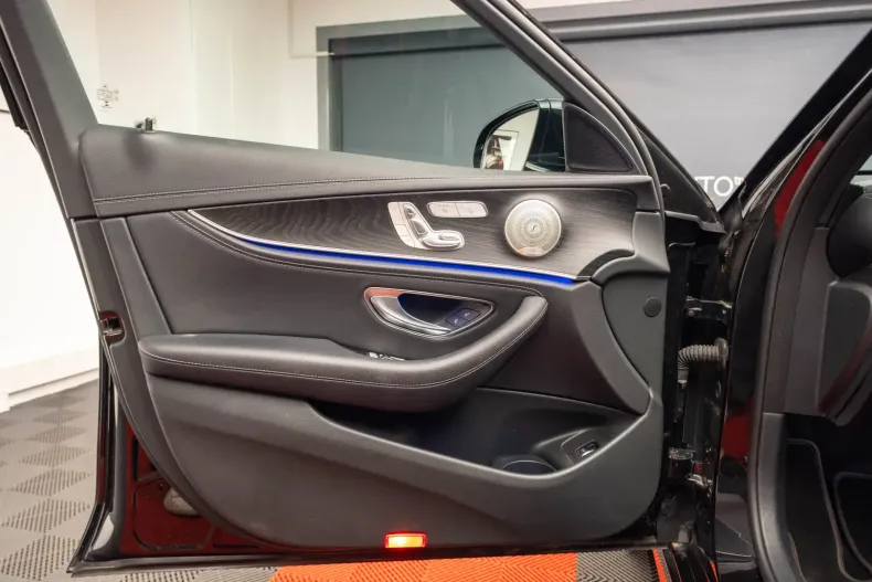 Mercedes-Benz E 300 din 2022 cu 43.000 km - oferta MER118578 - foto 21