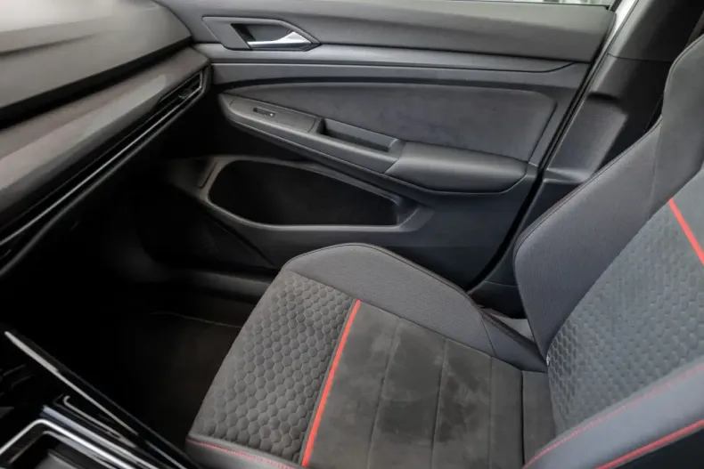 Volkswagen Golf din 2023 cu 21.250 km - oferta VOL118623 - foto 20