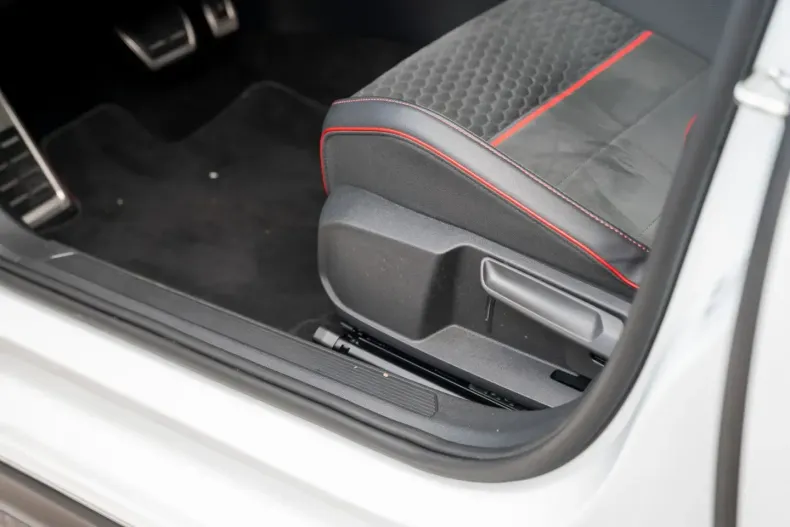 Volkswagen Golf din 2023 cu 21.250 km - oferta VOL118623 - foto 27