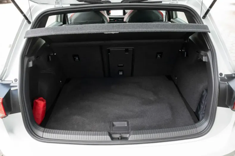 Volkswagen Golf din 2023 cu 21.250 km - oferta VOL118623 - foto 28