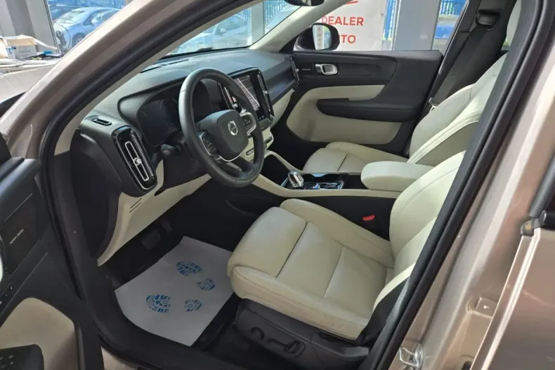 Volvo XC40 din 2023 cu 30.571 km - oferta VOL118631 - foto 6