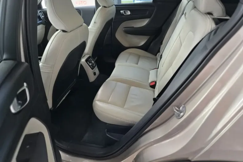 Volvo XC40 din 2023 cu 30.571 km - oferta VOL118631 - foto 19