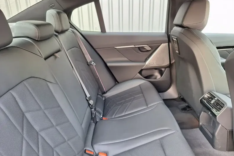 BMW 520 din 2024 cu 12.950 km - oferta BMW118633 - foto 8