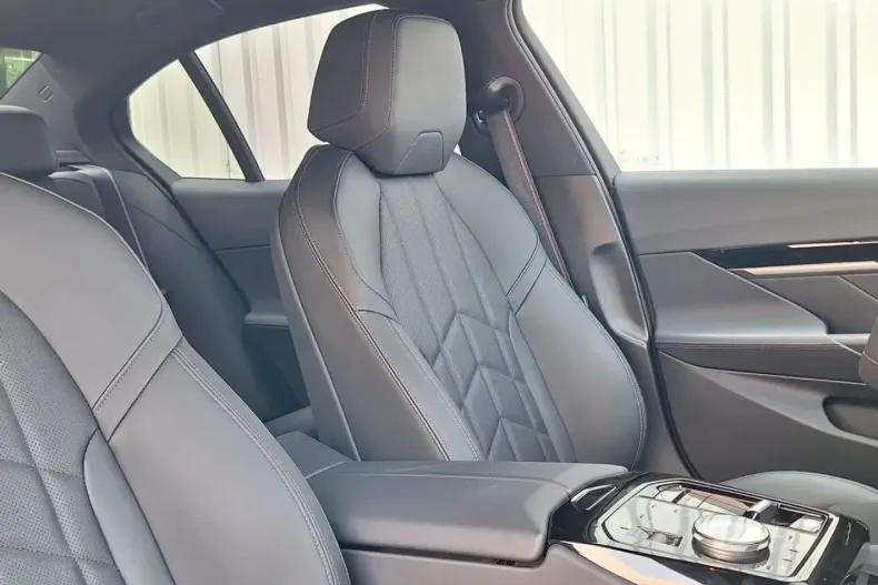 BMW 520 din 2024 cu 12.950 km - oferta BMW118633 - foto 11