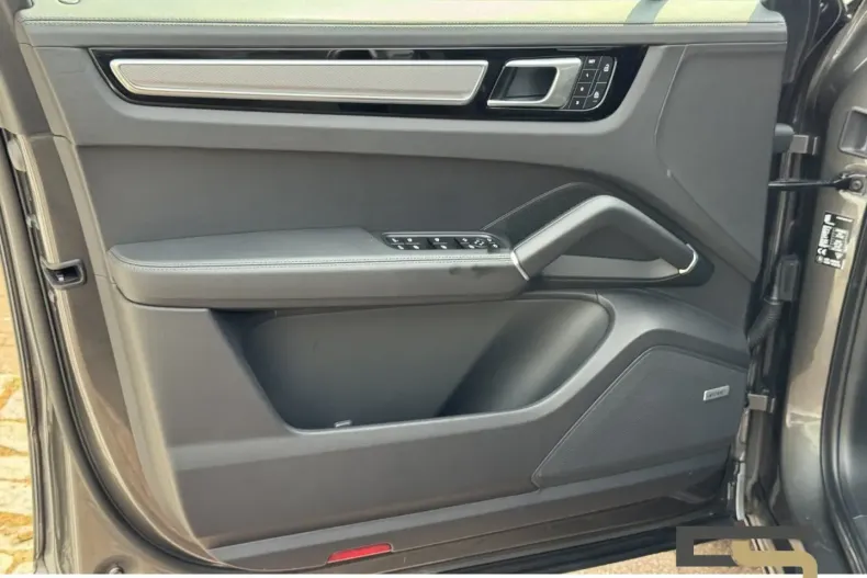 Porsche Cayenne din 2022 cu 73.447 km - oferta POR118643 - foto 7