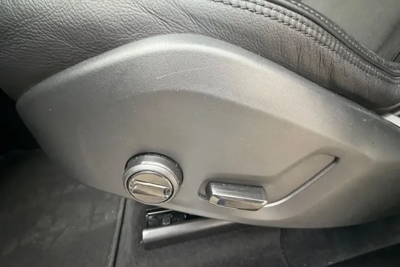 Volvo XC60 din 2020 cu 97.300 km - oferta VOL118649 - foto 11