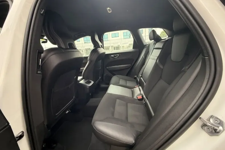 Volvo XC60 din 2020 cu 97.300 km - oferta VOL118649 - foto 12