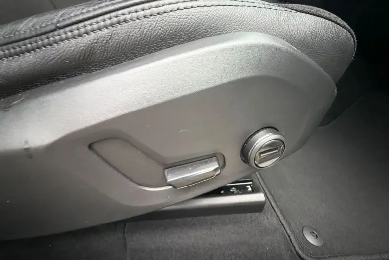 Volvo XC60 din 2020 cu 97.300 km - oferta VOL118649 - foto 20