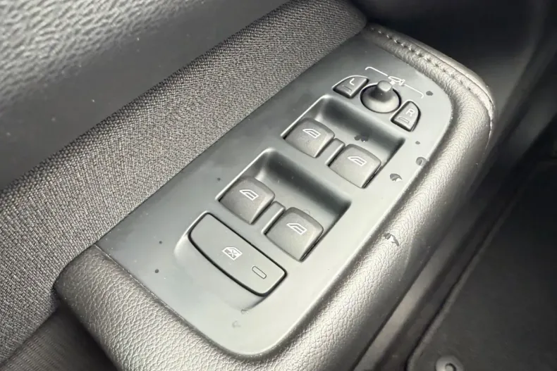 Volvo XC60 din 2020 cu 97.300 km - oferta VOL118649 - foto 24