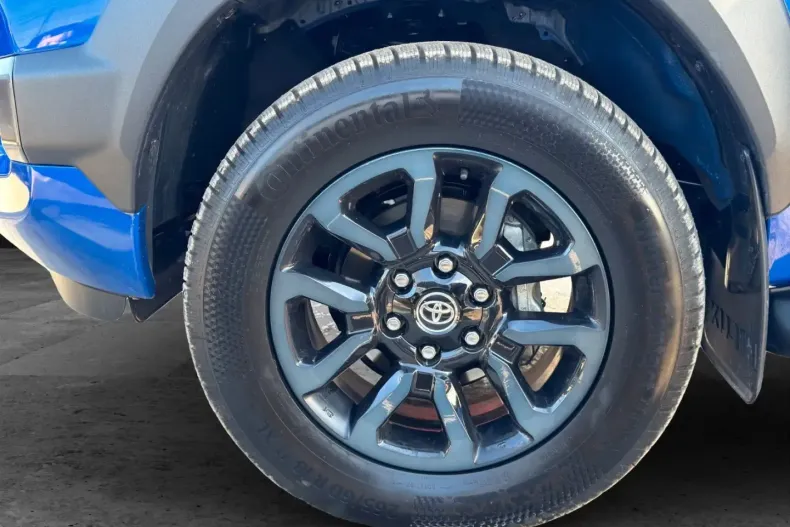 Toyota Hilux din 2024 cu 9.000 km - oferta TOY118658 - foto 16