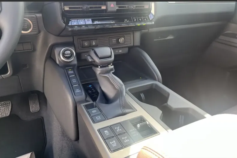 Toyota Land Cruiser din 2024 cu 15 km - oferta TOY118662 - foto 16