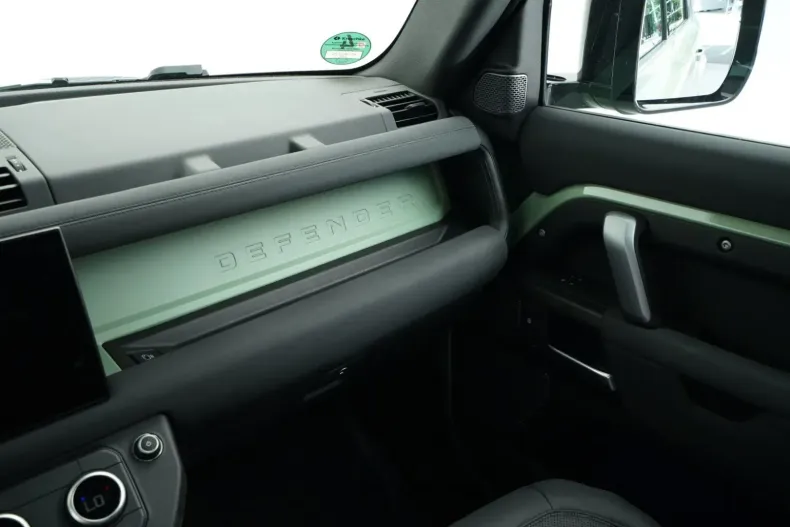 Land Rover Defender din 2024 cu 33.932 km - oferta LAN118663 - foto 10