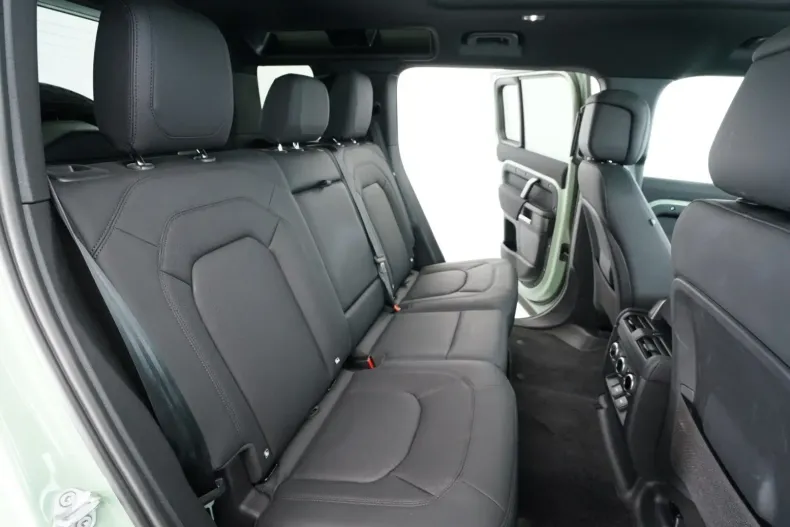 Land Rover Defender din 2024 cu 33.932 km - oferta LAN118663 - foto 12