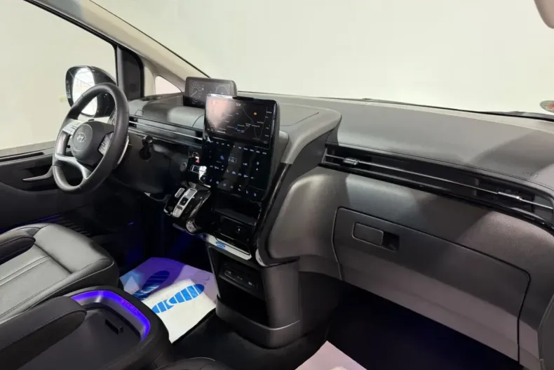 Hyundai STARIA din 2022 cu 13.311 km - oferta HYU118668 - foto 9