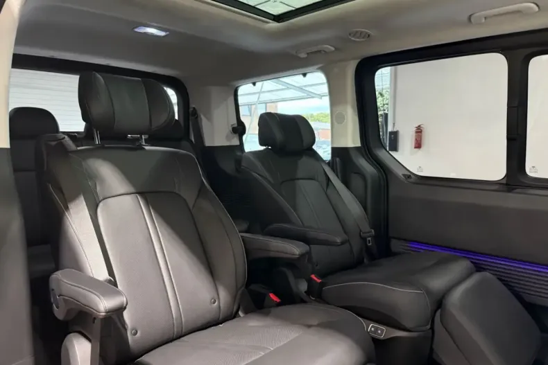 Hyundai STARIA din 2022 cu 13.311 km - oferta HYU118668 - foto 10