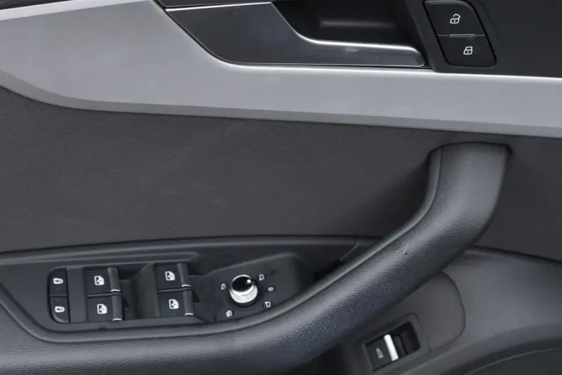 Audi A4 din 2024 cu 23.100 km - oferta AUD118672 - foto 9