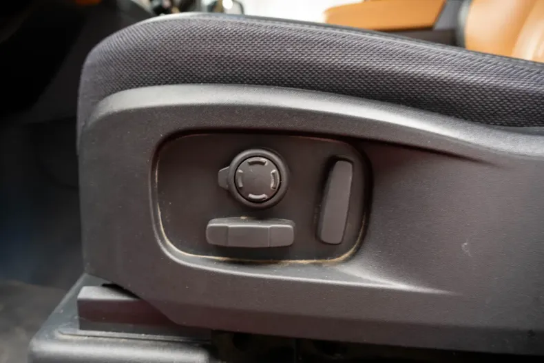 Land Rover Defender din 2021 cu 94.000 km - oferta LAN118680 - foto 12