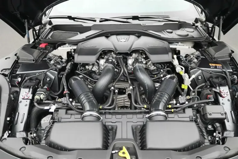 Maserati Granturismo din 2023 cu 7.900 km - oferta MAS118687 - foto 6