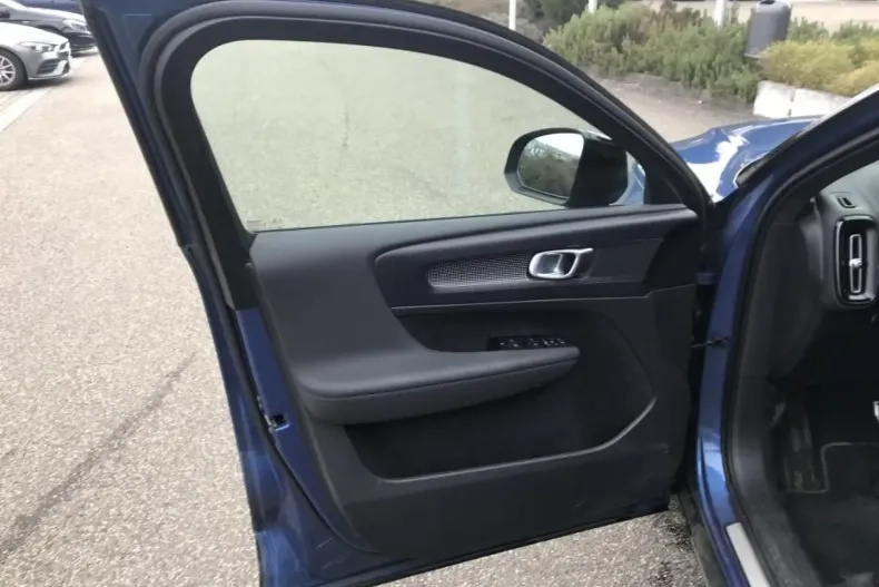 Volvo XC40 din 2020 cu 75.535 km - oferta VOL118695 - foto 7