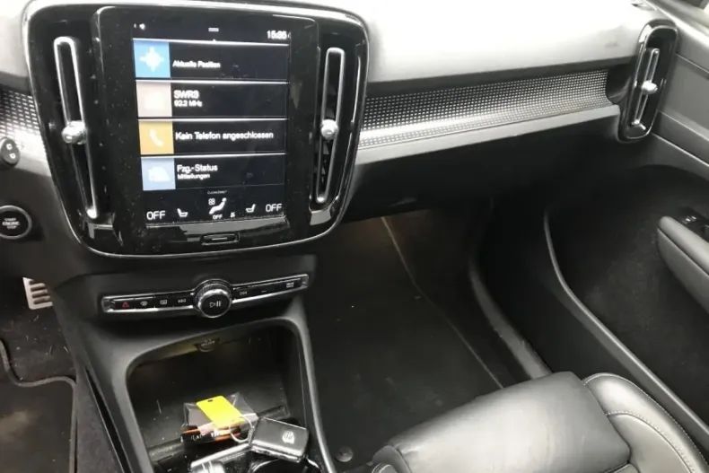 Volvo XC40 din 2020 cu 75.535 km - oferta VOL118695 - foto 11