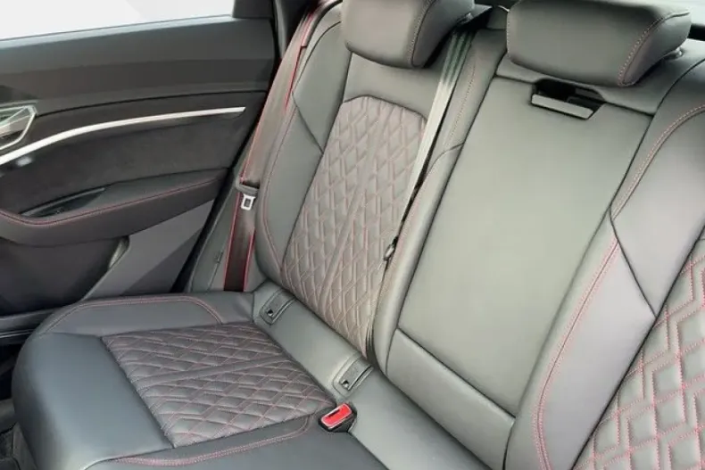 Audi Q8 din 2023 cu 22.500 km - oferta AUD118703 - foto 9