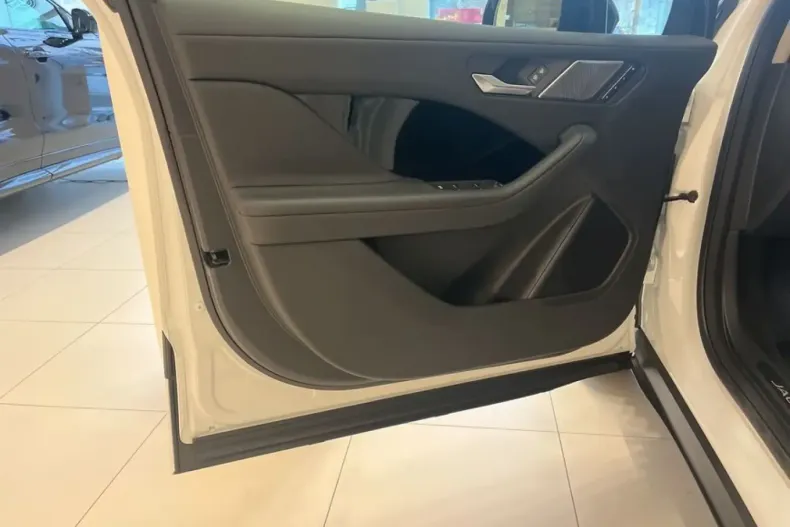 Jaguar I-Pace din 2023 cu 20.735 km - oferta JAG118774 - foto 14