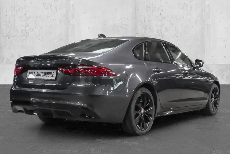 Jaguar XF din 2023 cu 70.226 km - oferta JAG118794 - foto 2