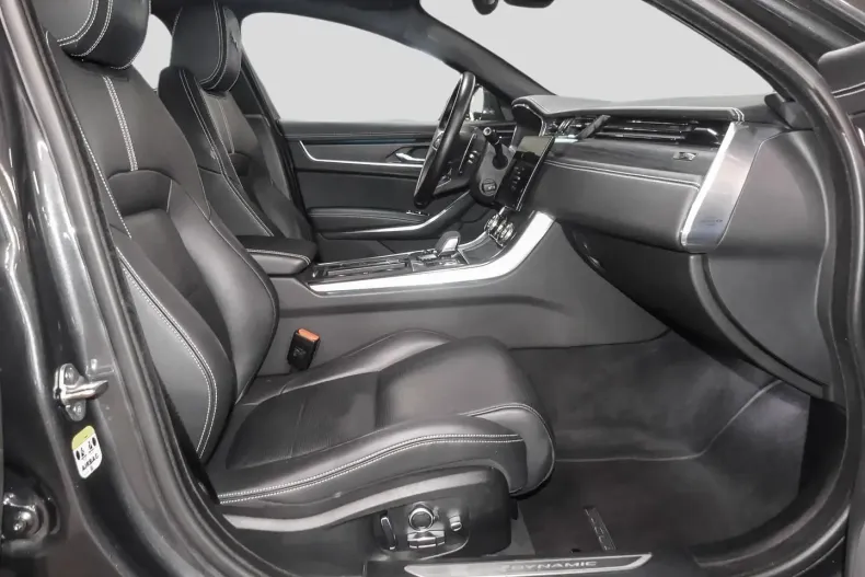 Jaguar XF din 2023 cu 70.226 km - oferta JAG118794 - foto 3