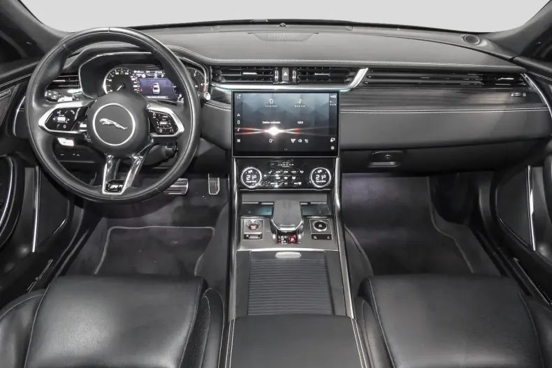 Jaguar XF din 2023 cu 70.226 km - oferta JAG118794 - foto 4