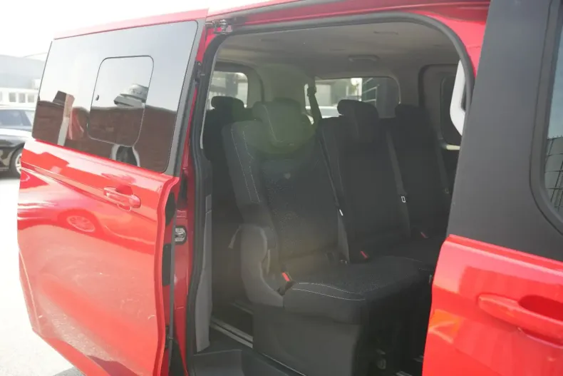 Ford Tourneo Custom din 2024 cu 26.283 km - oferta FOR118842 - foto 11