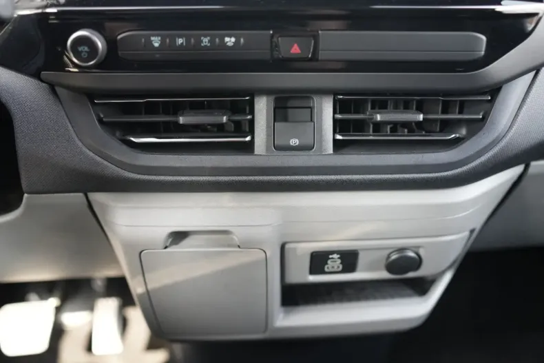 Ford Tourneo Custom din 2024 cu 26.283 km - oferta FOR118842 - foto 26