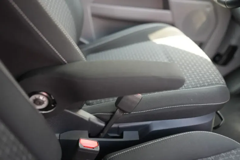 Ford Tourneo Custom din 2024 cu 26.283 km - oferta FOR118842 - foto 28