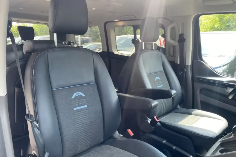 Ford Tourneo Custom din 2023 cu 95.419 km - oferta FOR118845 - foto 12