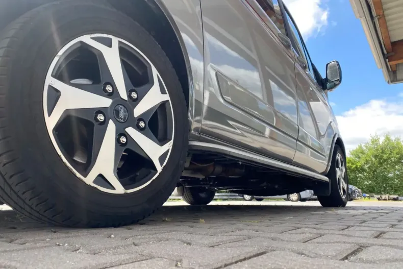 Ford Tourneo Custom din 2023 cu 95.419 km - oferta FOR118845 - foto 20